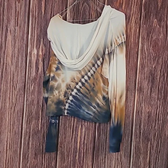 Colsie Blue and Tan Tie-Dye Sweatshirt - Picture 3 of 3